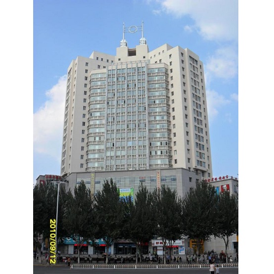 4、新天地購物廣場(chǎng)     電梯28臺(tái)，其中包括客梯、觀光梯、自動(dòng)扶梯、貨梯
